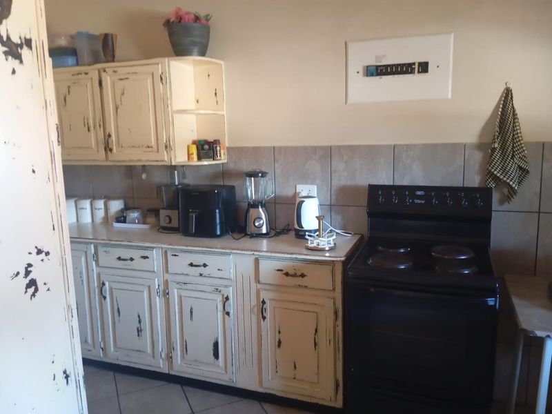 Three bedroom Apartment in Brackenhurst - Photo 3