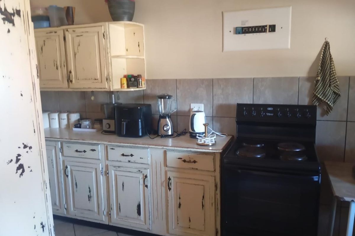 Three bedroom Apartment in Brackenhurst - Photo 3