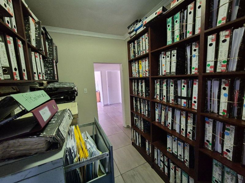 Business 3 zoning - Photo 8