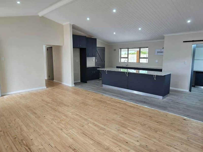 Charming Family Home in a Thriving Community - Photo 3