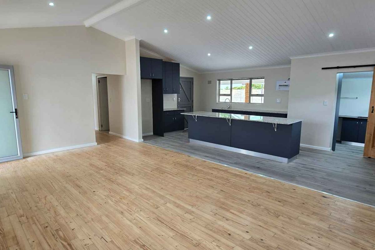 Charming Family Home in a Thriving Community - Photo 3