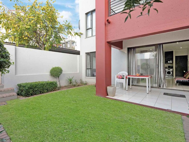 GROUND FLOOR, BEAUTIFUL GARDEN! - Photo 8