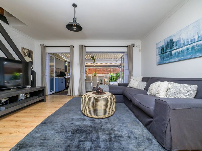 Modern 3 Bedroom Townhouse | Walk to Umhlanga Beach | Private Garden | Exclusive Mandate - Photo 6