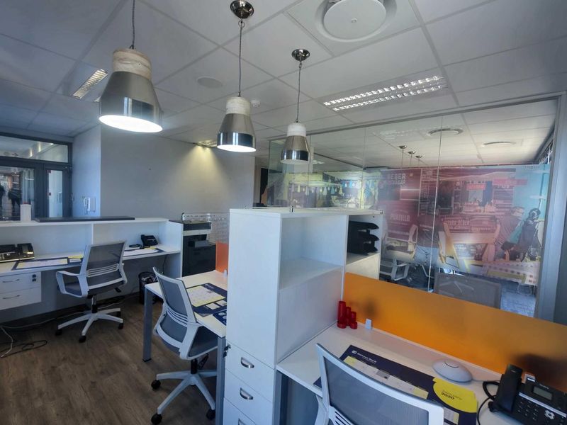 Turnkey 137m2 Plug-and-Play Office | Grosvenor Square, Century City - Photo 5