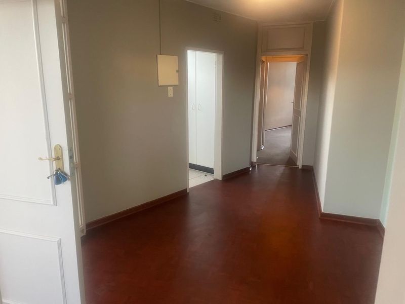 UNFURNISHED TWO BEDROOMS - FIRST FLOOR - Photo 9