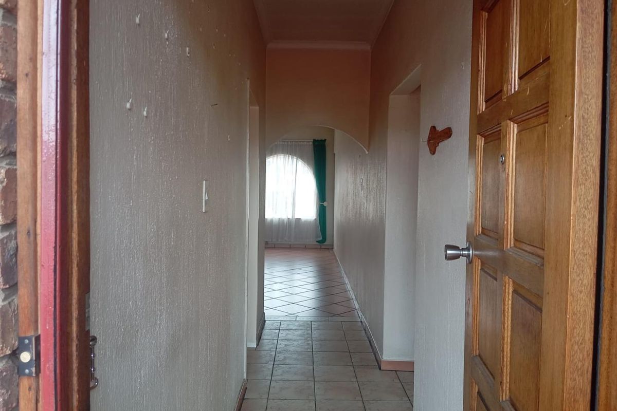 Two bedroom Townhouse in New Redruth - Photo 2