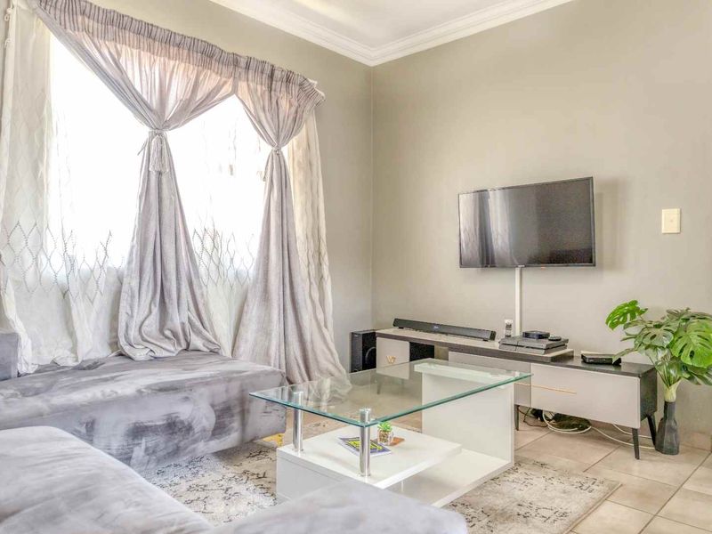 2 bedroom apartment for sale in Midrand. - Photo 5