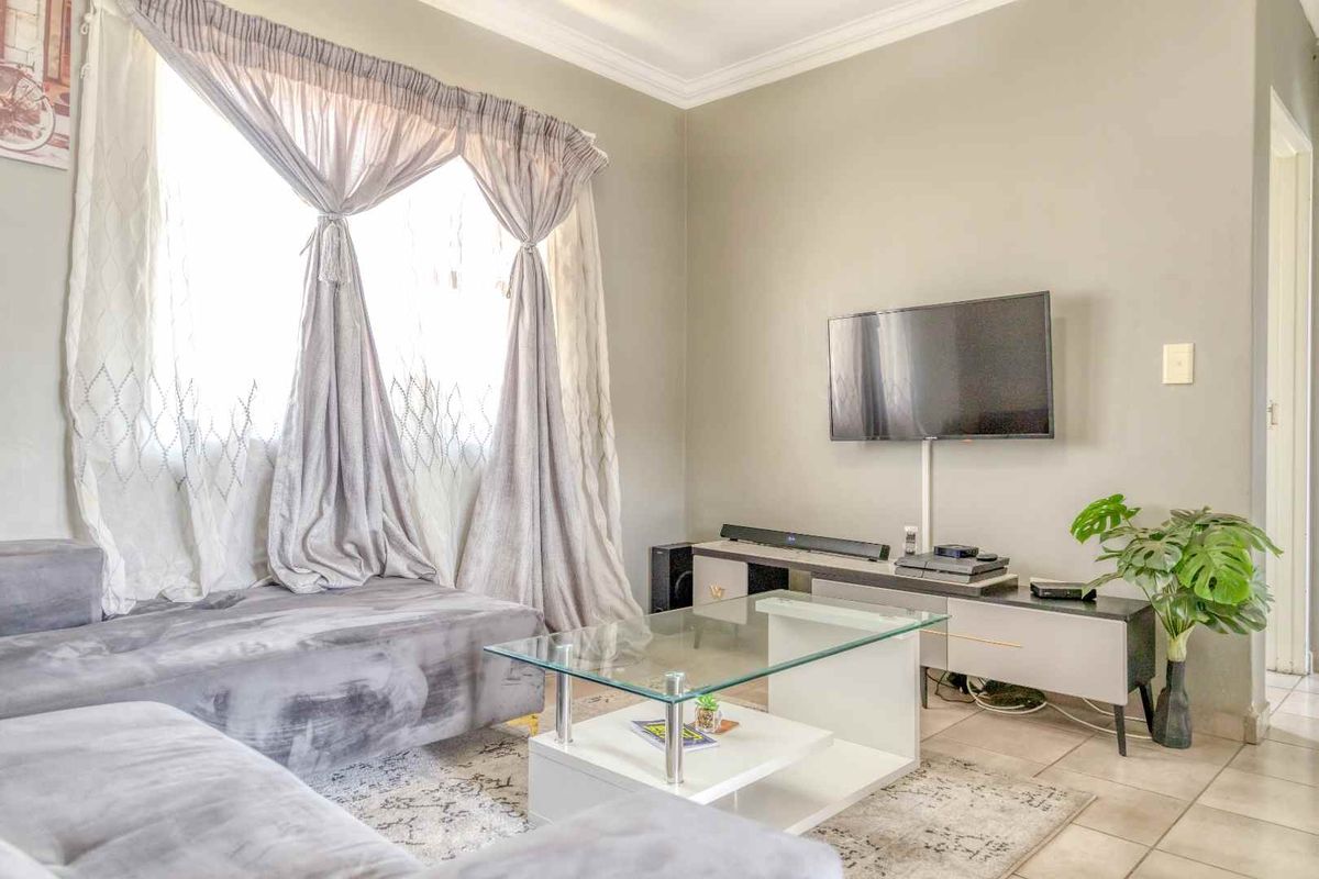 2 bedroom apartment for sale in Midrand. - Photo 5