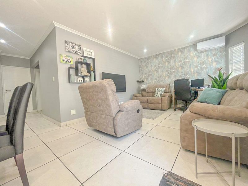 Perfect starter home - Photo 4