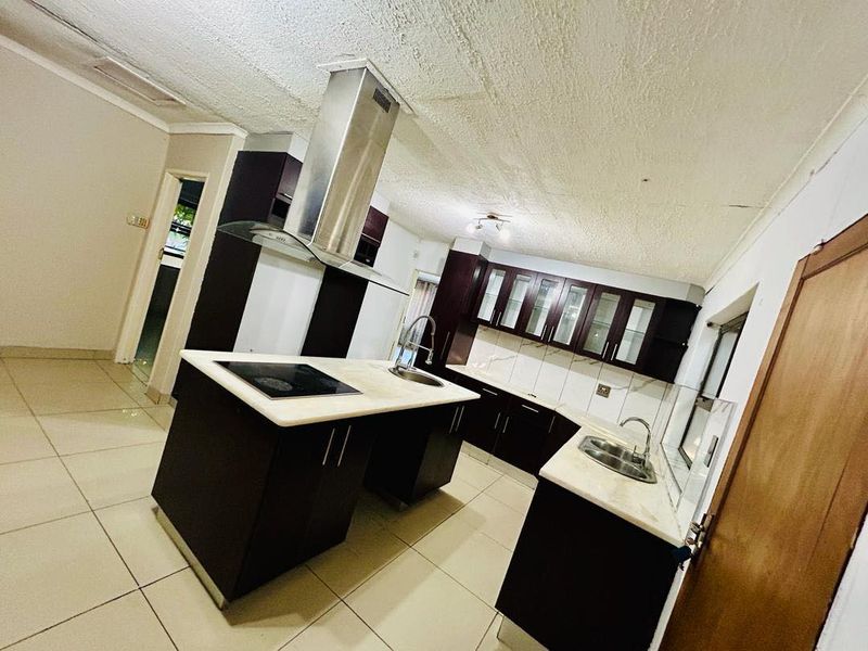 Beautiful  and secure Three bedroom standalone house to rent in Ongwediva - Photo 7