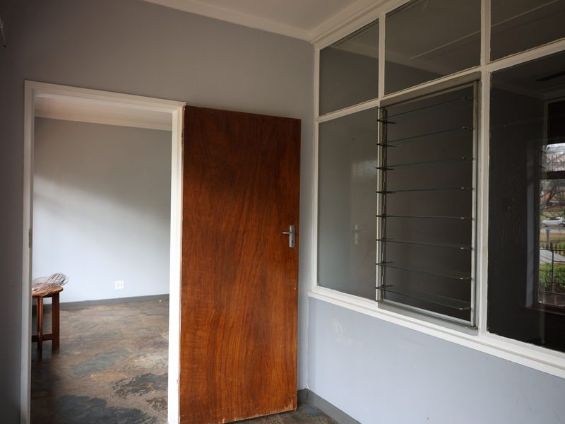 2.5-Bedroom Top-Floor Flat - Photo 5