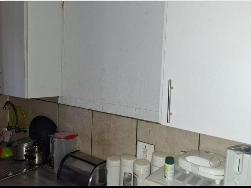 2 bedroom flat in Kempton Park - Photo 6