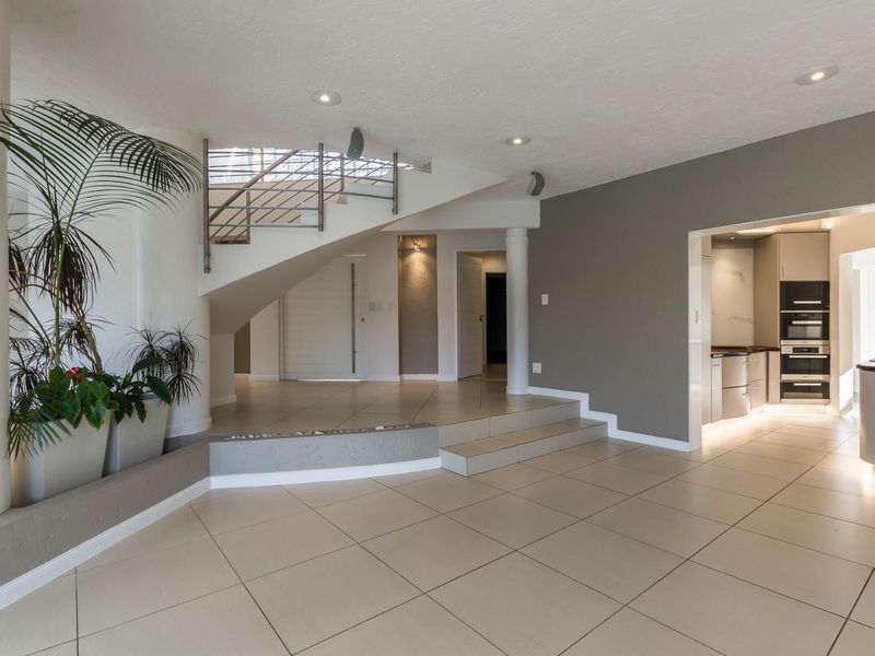 MODERN CONTEMPORARY HOME WITH COTTAGE - Photo 6