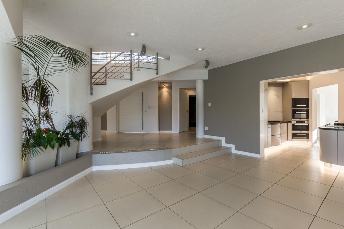 MODERN CONTEMPORARY HOME WITH COTTAGE - Photo 5