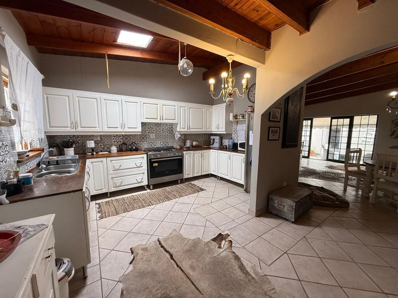 FOR SALE : EXCEPTIONAL 4 BEDROOM HOME WITH INCOME POTENTIAL- VINETA, SWAKOPMUND - Photo 8