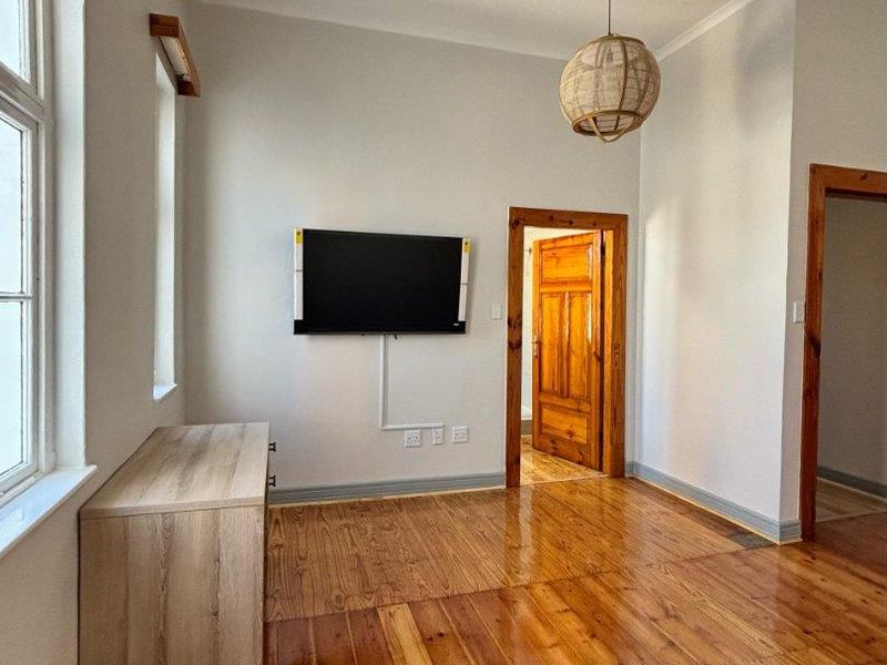 🏡 Modernized 5-Bedroom Home with Flat & Tandem Garage – Lüderitz - Photo 7