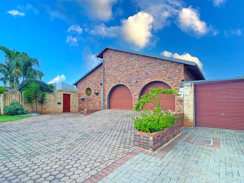 Beautiful Family Home with Separate 2-Bedroom Flatlet in a Prime Area - Photo 1