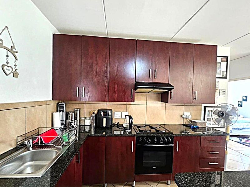 Ground Floor Gem – Ideal for First-Time Buyers or Investors! - Photo 3