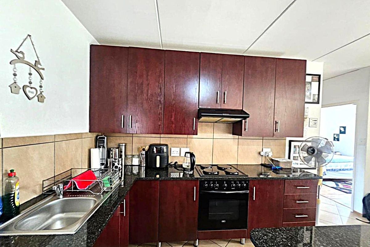 Ground Floor Gem – Ideal for First-Time Buyers or Investors! - Photo 3