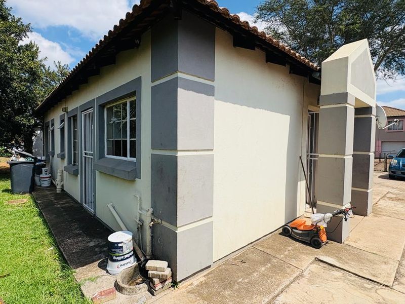 Grab this lovely property - Photo 3