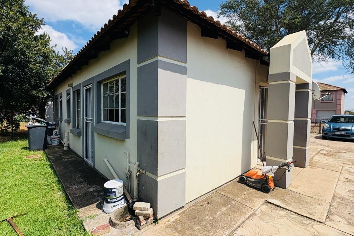 Grab this lovely property - Photo 3