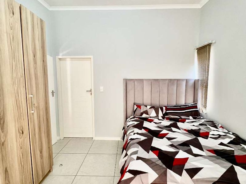 Lovely Upmarket One Bedroom Apartment in Modderfontein Up for a Grab! - Photo 7