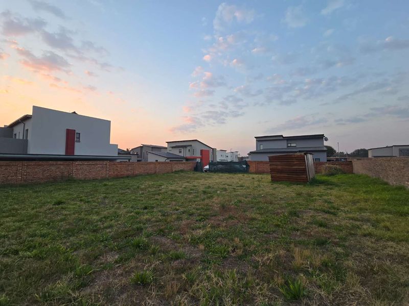 Build Your Dream Home in Prestigious Zambezi Manor Lifestyle Estate. - Photo 2