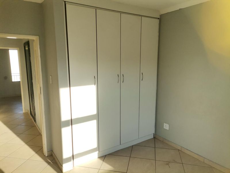 Stunning 2 Bedroom apartment in sought after estate - Photo 8