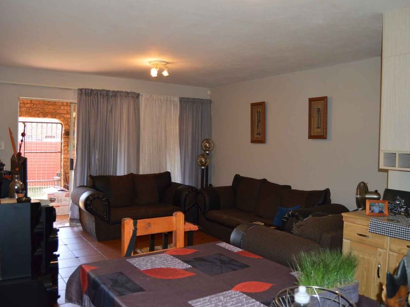 Cosy 2-bedroom townhouse on ground floor in Doornpoort - Photo 9