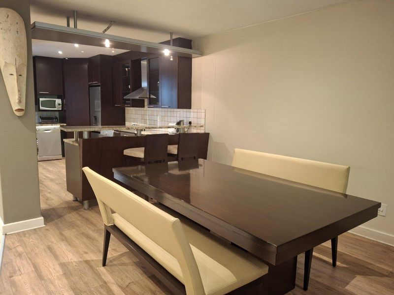 A BEAUTIFULLY FURNISHED TWO BEDROOM APARTMENT - Photo 3