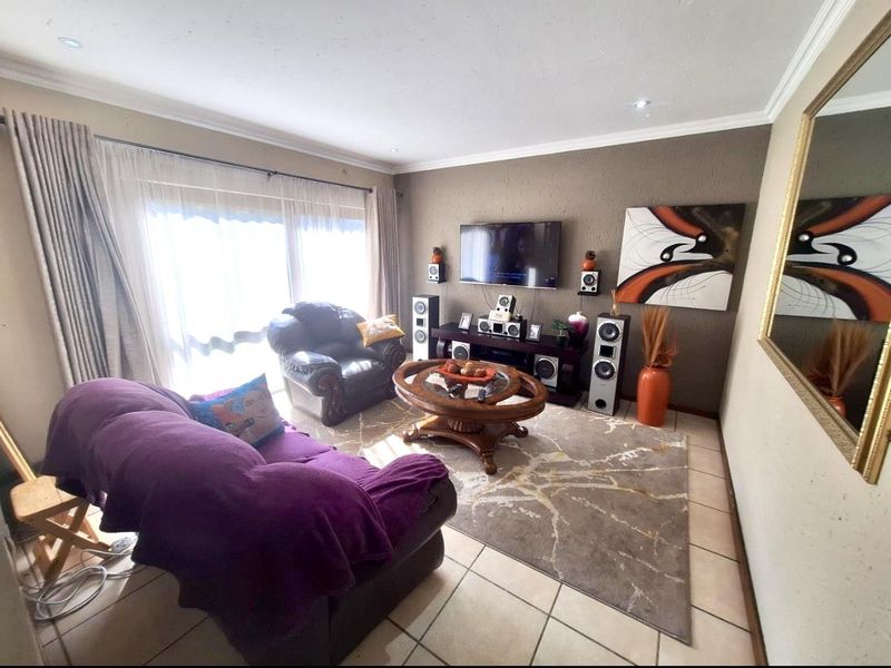 Modern Family Living in a Secure Six-Unit Complex – Don’t Miss This Gem! - Photo 6