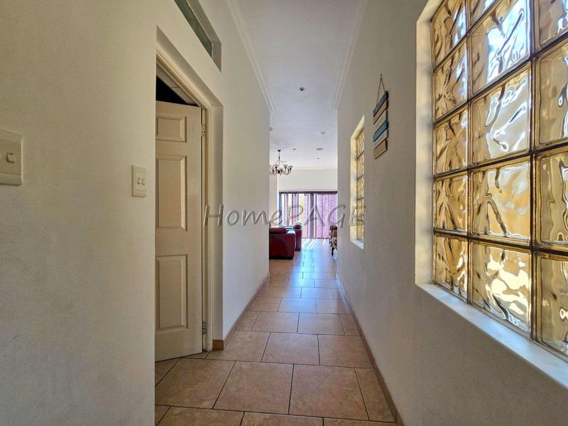 Long Beach Ext 1, Walvis Bay:  4 Bedr Double Storey Home is for Sale - Photo 6