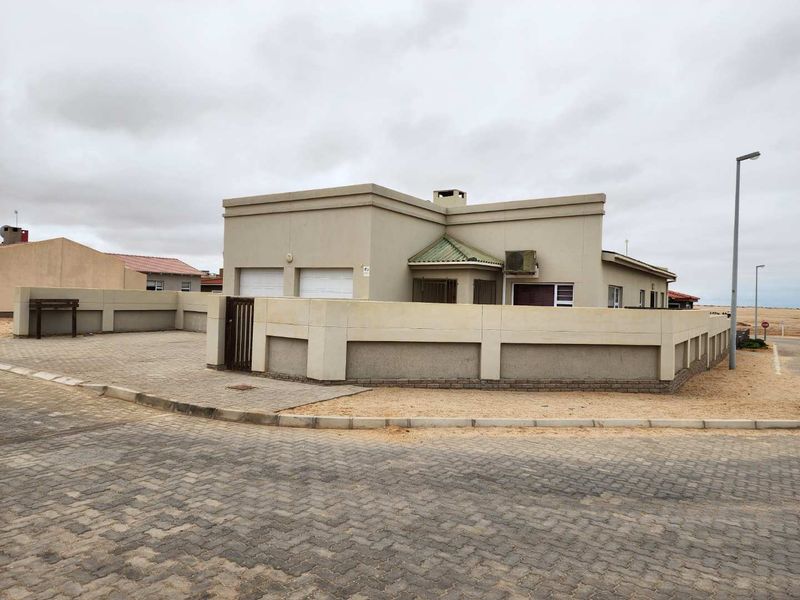 Corner property with a northwestern view. - Photo 5