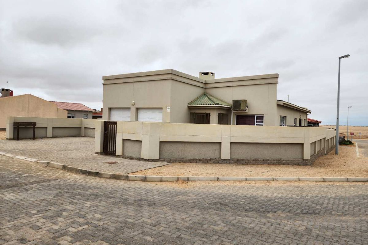 Corner property with a northwestern view. - Photo 5