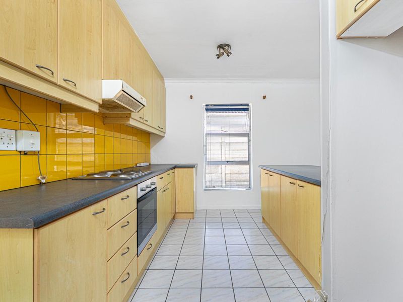 Ideal Three Bedroom Starter Home - Photo 8