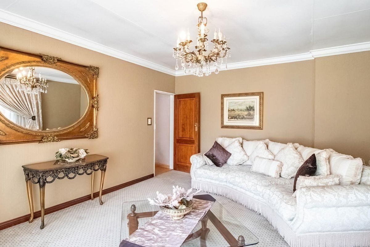 Your Dream Family Home Awaits in Lakefield Extension 21! - Photo 4