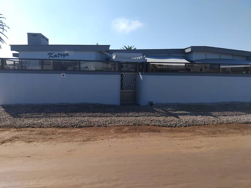Beautiful house for sale - North dune, Henties Bay - Photo 1