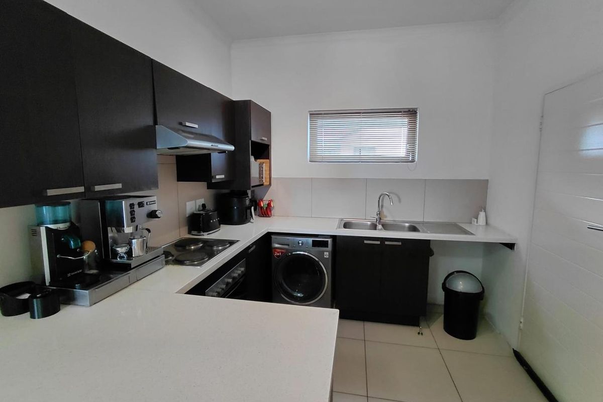 Modern 2-bedroom, 1 bathroom Apartment at Kengies Square - Photo 3