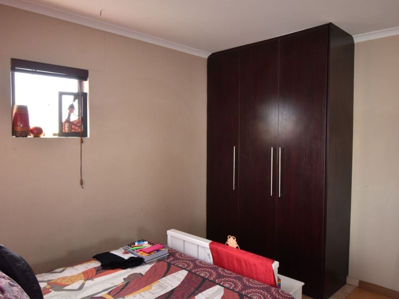 Townhouse in Lagoon - Photo 7