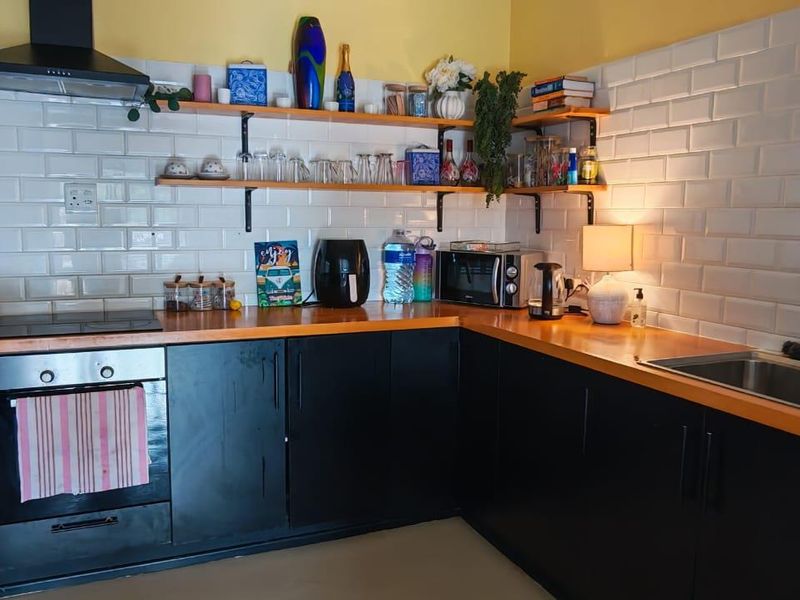 Kloof Bachelor Living - Photo 8