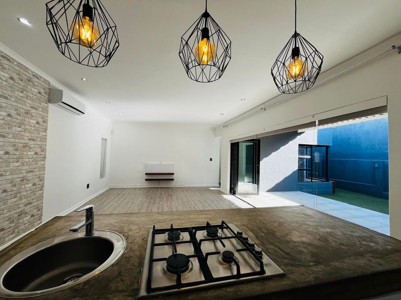 Modern 3 Bedroom House To Let - Photo 4