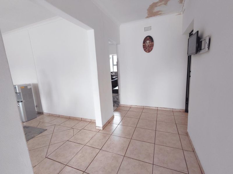 Discover Luxury Living in a Secure Family Enclave - Photo 4