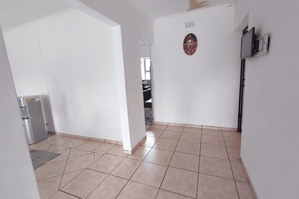 Discover Luxury Living in a Secure Family Enclave - Photo 4