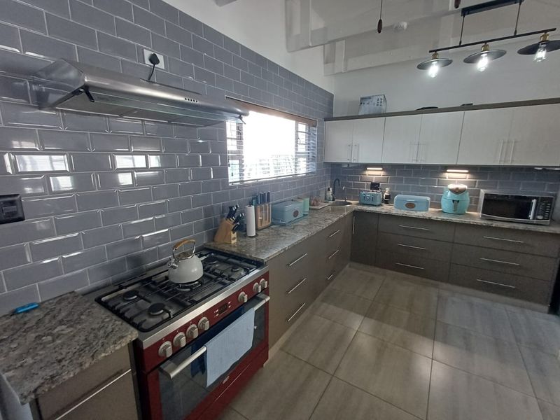 Family home - Photo 1