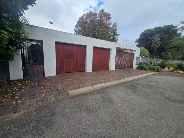 Property #2489182, Cottage Rental Monthly in Blairgowrie