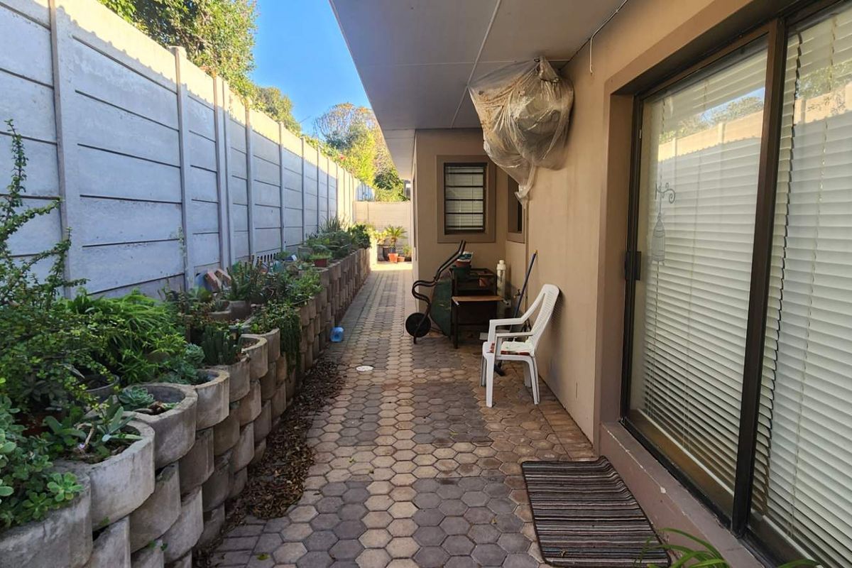 A CHEERFUL HOME FOR EVERYDAY FAMILY LIVING - Photo 5