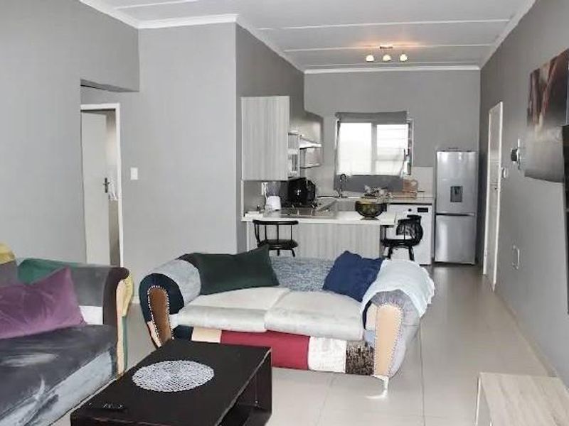 Modern Living with Prepaid Electricity & Metered Water! - Photo 4