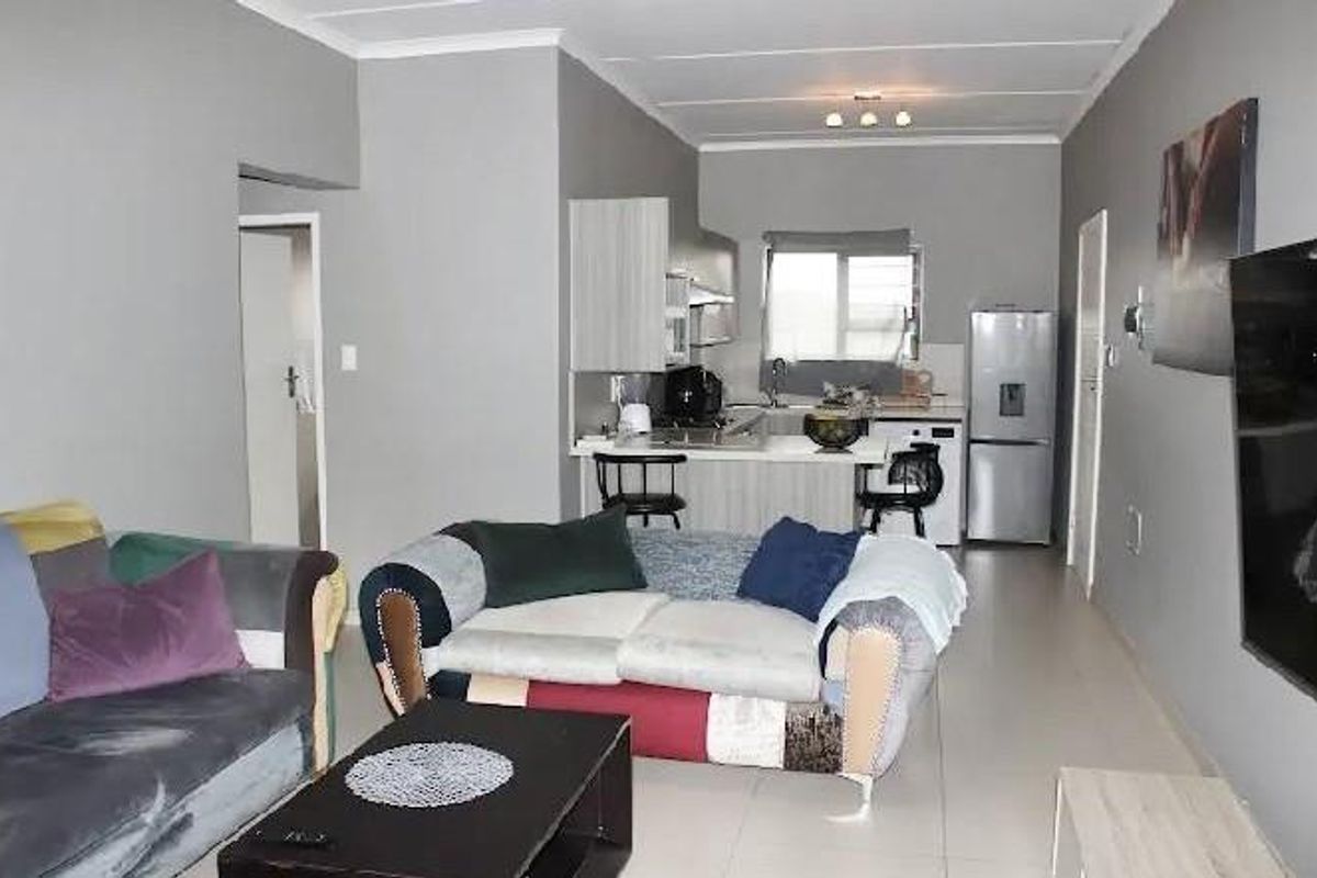 Modern Living with Prepaid Electricity & Metered Water! - Photo 4