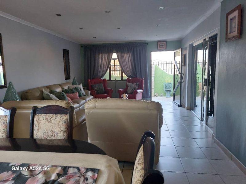 Property for Sale - Photo 3