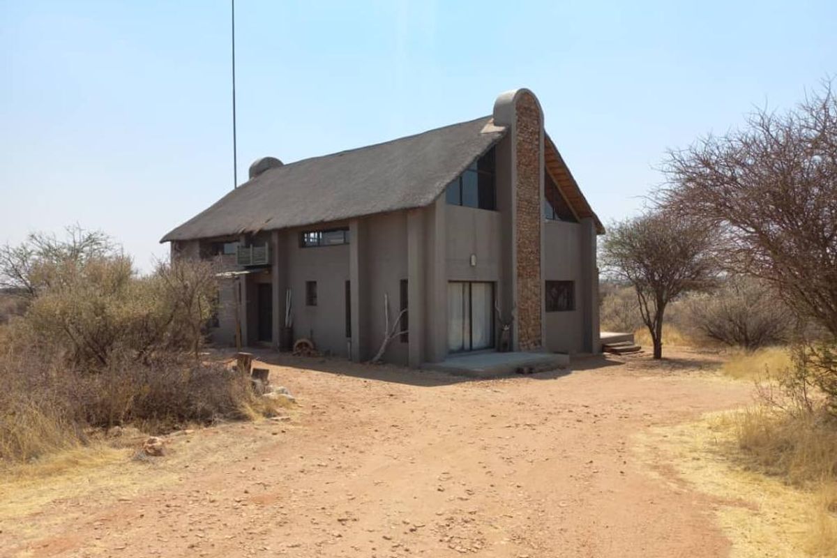 Own a house in the popular N/aankuse Estate, only 15 minutes from the Airport. - Photo 2